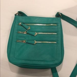 Cross body bad